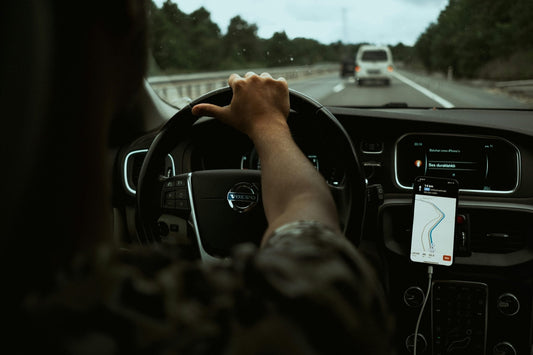 Support téléphone voiture : Une fixation fiable pour une navigation sécurisée et intuitive ! - Trajet-Confort